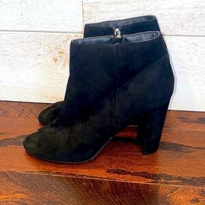 MERONA Women’s Black Faux Suede Peep Toe Ankle Boots Size 9.5